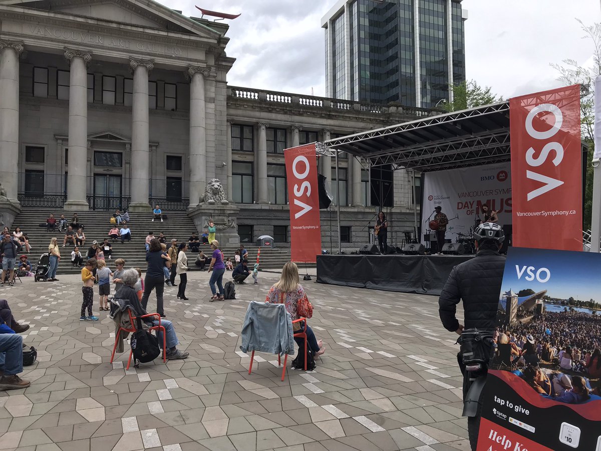 LisaDominato's tweet photo. A very SUCCESSFUL @VSOrchestra Day of Music! It was so great to see people out enjoying free concerts such as the local talent of @ZimbaMoto! 👏 🙏
There’s still time to check out shows; schedule below. I recommend @TonyeAganaba 6:30pm and VSO 8pm! #dayofmusic #vancouver https://t.co/E57soAMMwj