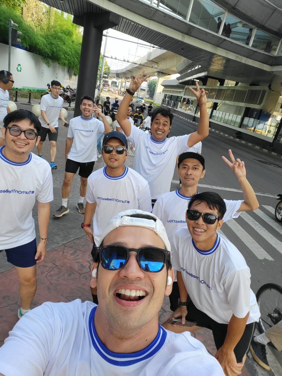 Masa gak mau gerak buat sehat siik. Jangan gerak buat deketin doi doang, ngumpul sini!! #WearablesTweetNRun <a href="/samsungID/">Samsung Indonesia</a> @7speedcoffee #GalaxyBuds2 #GalaxyWatch4 Classic #TurnOnTheBestYou