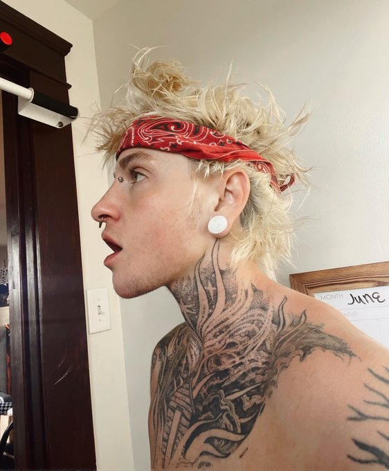 Me, if i had spikey hair ?❤️‍?☠️❤️‍? https://t.co/NP7IrUmRcZ
