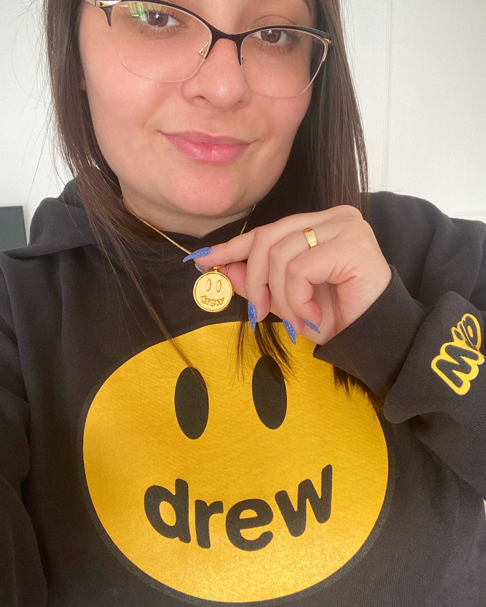thebieberworlds's tweet photo. All Drew 😃🔥💛 @drewhouse @justinbieber https://t.co/75LqDU23I8