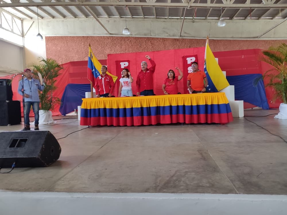 eduardopiate2's tweet photo. Hoy realizamos en Apure la plenaria del ⁦@PartidoPSUV⁩ ordenada por el pdte ⁦@NicolasMaduro⁩ y nuestra Dirección Nacional; con l@s delegad@s a los Congresos del Partido y la ⁦@JuventudPSUV⁩ y los equipos políticos estadales y mapa les para el 1x10 del Buen Gob https://t.co/cy8oFTGk1h