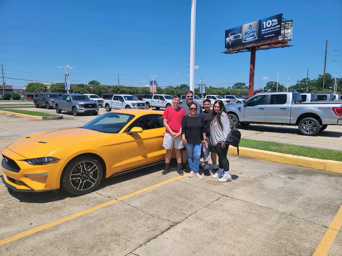 gwinnier44's tweet photo. On behalf of Bohn Ford, I would like to thank Mr. and Mrs. Rossetti on their purchase of their new 2022 Ford Mustang. #bohnford #bohnzone #meetusinthezone https://t.co/3ZM0LK71Eu