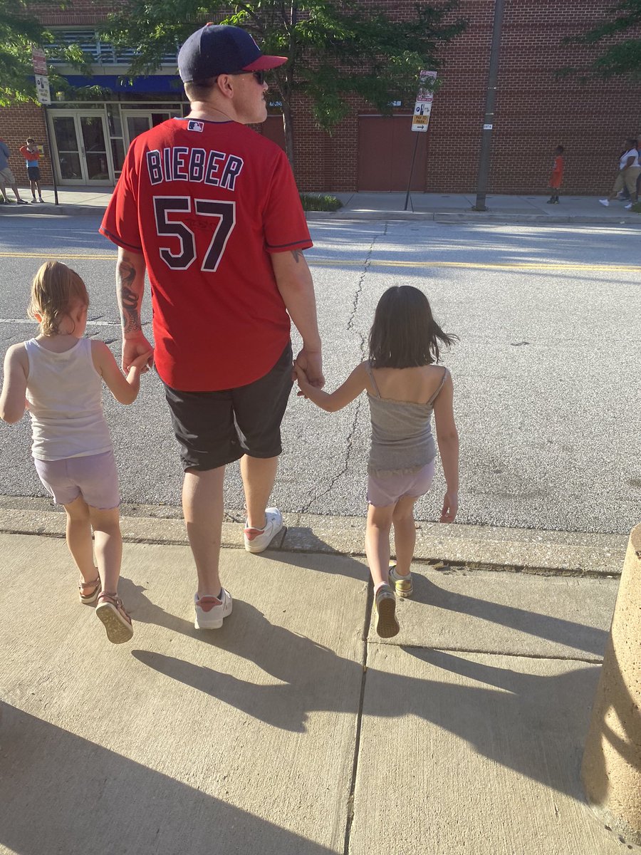 MariaAnn2012's tweet photo. @ShaneBieber19 thank you so much for taking the time to come and meet my husband. He’s a huge fan and it made everyone’s day. #ClevelandGuardians #Baseball https://t.co/7NmBweOXWl