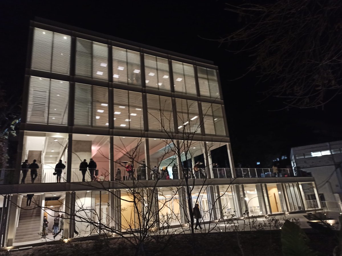 RodrigoArim1's tweet photo. Inauguración de la plataforma centro Parque Rodó de la @fadu_udelar
Un ejemplo de diseño que crea espacios de convivencia y pertenencia universitaria.Una muestra de una obra pensando en el futuro, desarrollada durante la pandemia y de una @fadu_udelar en movimiento @DanzaMarcelo https://t.co/c2sKQgeQS7