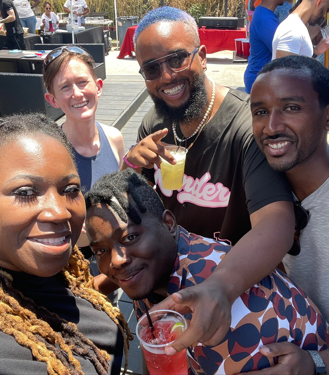 greedyalgolady's tweet photo. Good times at the Render Conf with @ThugDebugger @edwardirby @BlkDeveloper #render2022 #RenderATL #renderatl2022 #milkandcookies #tech Iβm hiring hit me up! https://t.co/tHeHgFP5uN