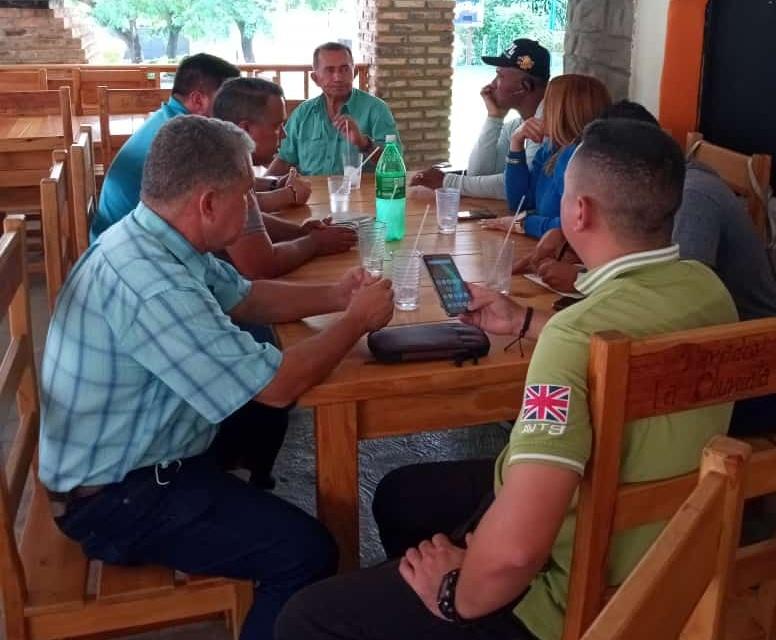 SecretariaGdGob's tweet photo. El gobernador @albertogalindez y la directiva de #BusTaguanes evaluaron los avances de la Bodega Popular del Transportista, que será inaugurada el próximo 2 de julio en la Proveeduría de dicha empresa, ubicada en Tinaquillo. 1/3. https://t.co/p4RJBHOzsD
