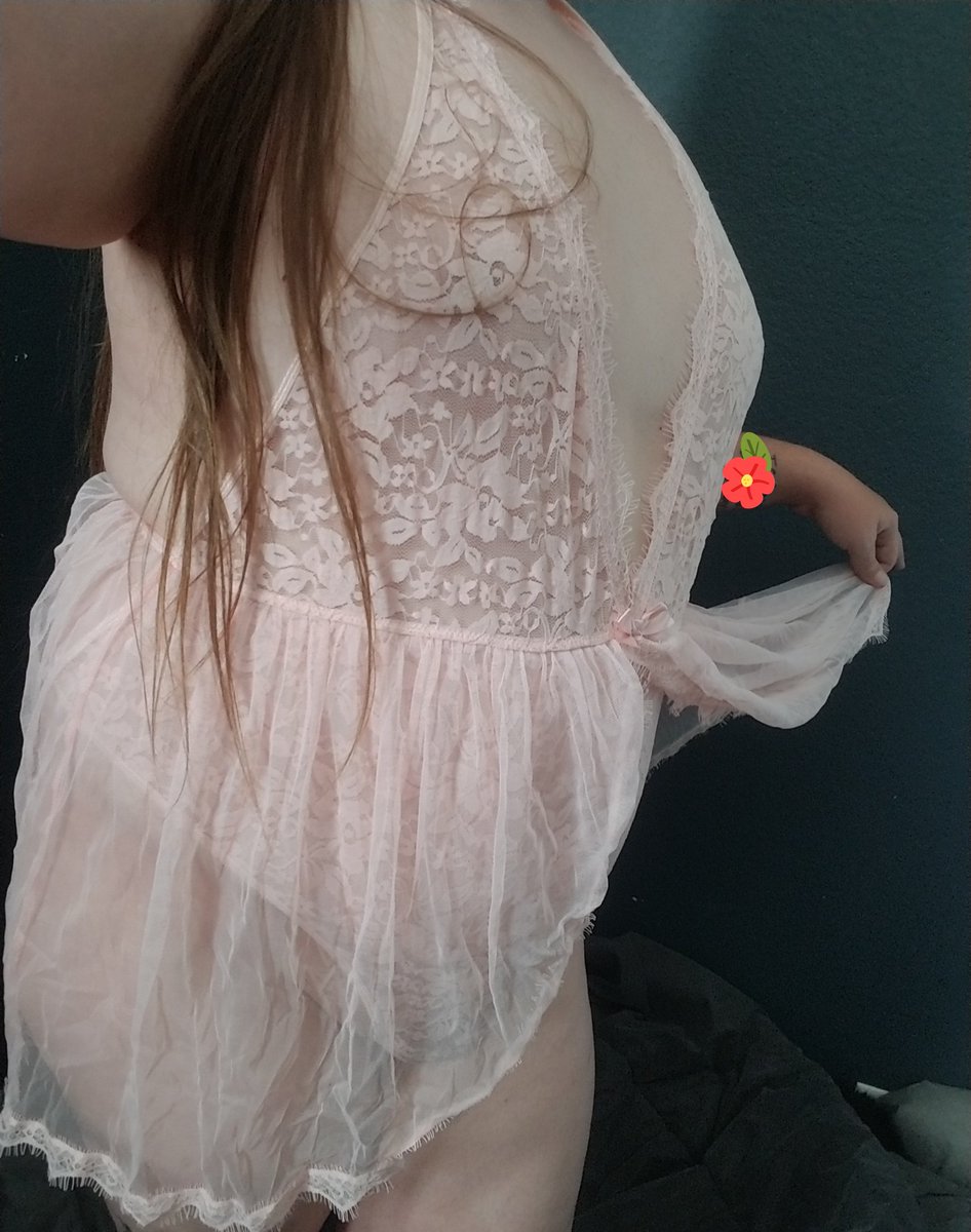 MarshMelloButt's tweet photo. @MissSummerJane my sissy curtsey. Thank you daddy for letting me work every day to become a better loyal slut for daddy SJ hopefully one day worthy of making butt loads of content and fans https://t.co/Mz8nNrxm1y