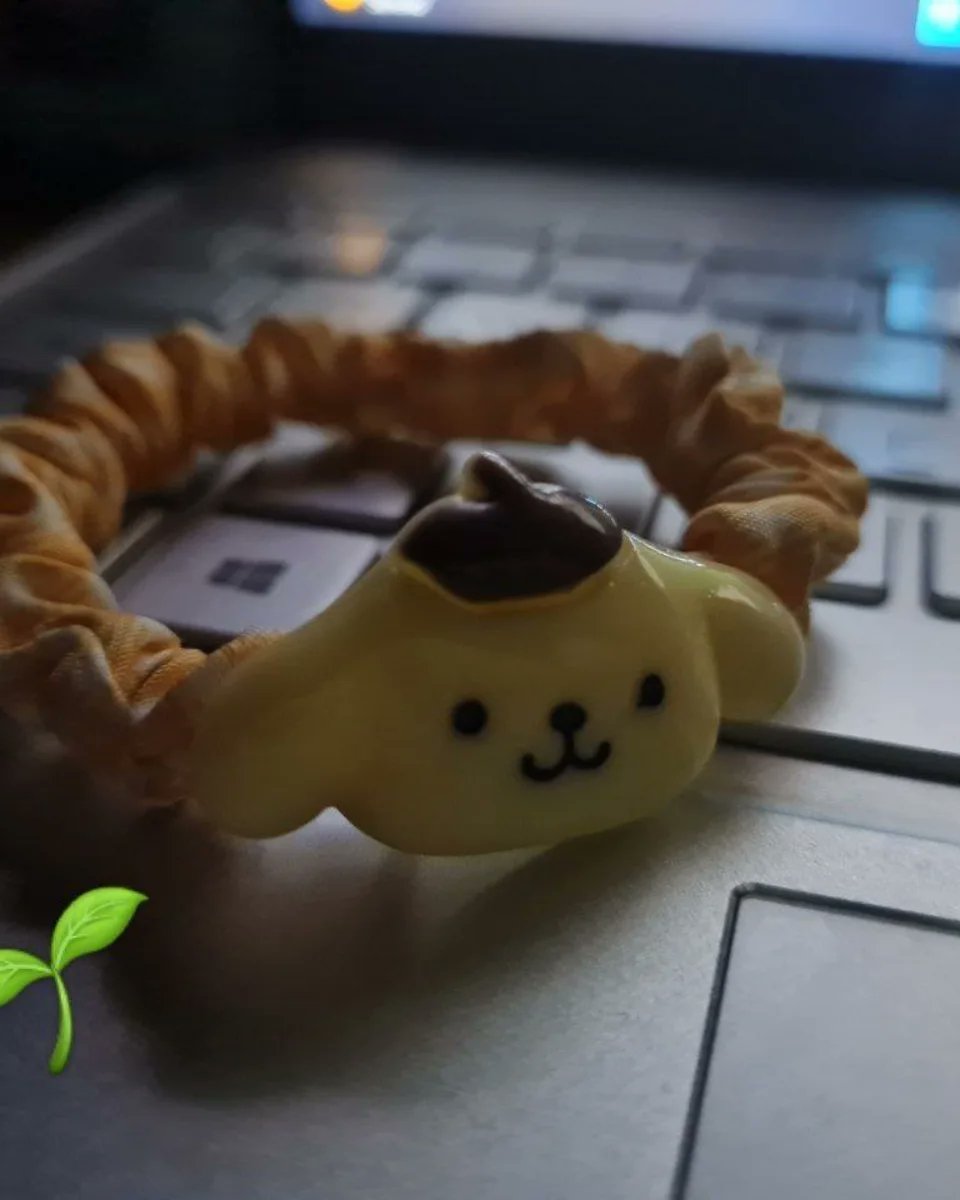 JiyuuProject's tweet photo. Come promesso in live.. ecco qualcosa di ognuno di noi!!
Io con gli orecchini con i corvi
Arren con l'elastico di Pompompurin
Arianna che fa la brava nonnina con la sciarpa
-👑
#postlive #jiyuuproject #vtuberita #pompompurin https://t.co/dFfeMd2wGV