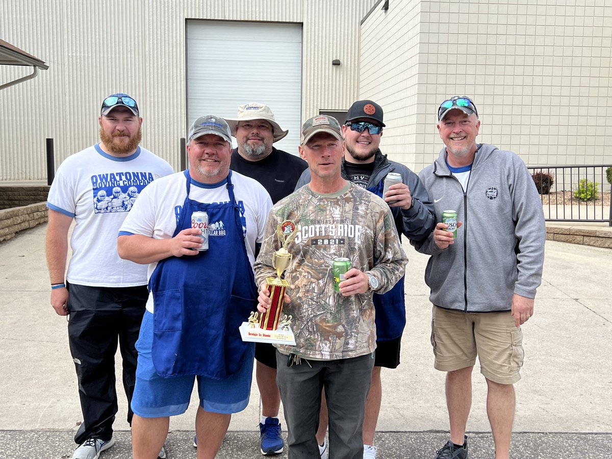 bbq_blue's tweet photo. How does Blue Collar BBQ celebrate winning some hardware at Smokin in Steele? With a little @7thavenuepizza Sausage and Pepperoni of course!! https://t.co/TEYtafyePy