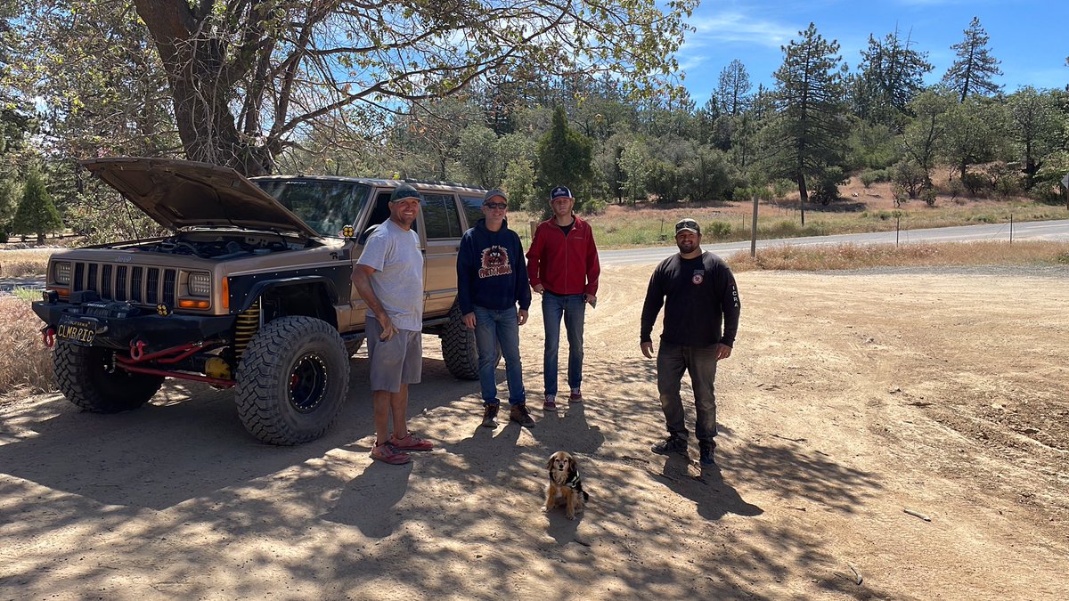 Graychik's tweet photo. Desert Recovery: #Crestline (22-36) #BadGPS advise sent this poor driver down #PilotRockTrail headed to #LakeSilverwood. Lucky for him the #OffRoadRecovery team was on the case and brought him back to pavement.Aways free! https://t.co/Lu0ENEL0Ur