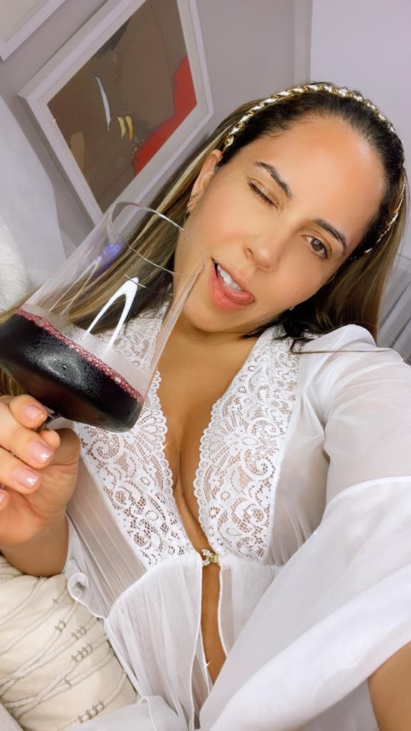 renatamelao's tweet photo. Vem me fazer companhia hoje lá no nosso cantinho privado 😜 https://t.co/9KWr16wasG