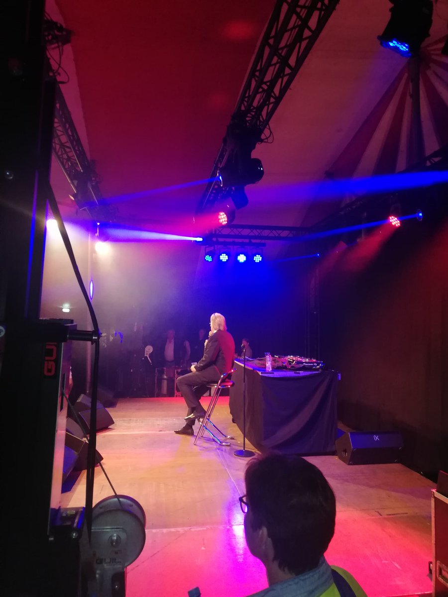 kwjboer's tweet photo. Mooi feestje bij mijn jeugd voetbal clubje @vvrhoon. Leuk om al mijn voetbal vrienden van 20 jaar geleden weer te zien. #declarks #leetowers. #75jarigjubileum @ColijnsplaatseB https://t.co/6HXeKr9kei
