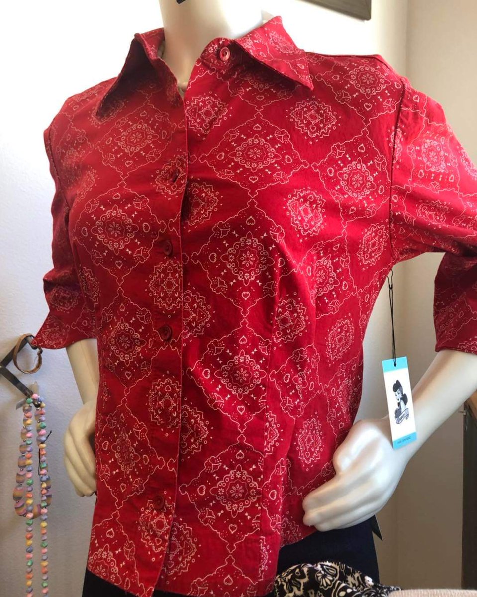 DupreesVintage's tweet photo. Yea Haw! Pretty in Paisley bandana prints !  #dupreesvintage #supportsmallbusinesses #prettypaisley
Open 10-6 today and Sunday ! https://t.co/Mok7WOCBUF