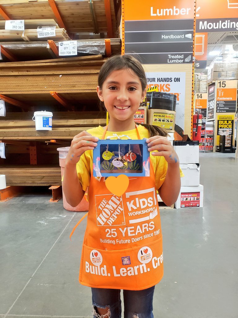 So excited to be back at #kidsclub!! These kiddos and their creativity bring me so much joy. My favorite project from today's workshop was done by this cutie. She painted seaweed and coral on the outside of her aquarium. 🥰 <a href="/jamers92782/">Jami Peterson</a> @AmandaBaxter85