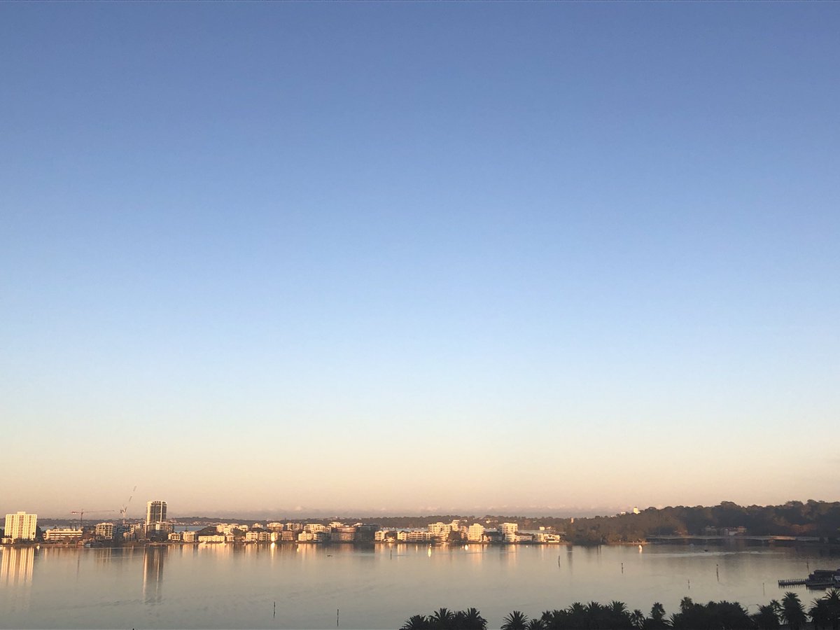 BarbHossen's tweet photo. Beautiful morning in the #perthcbd #swanriver https://t.co/nEw5TyHetY