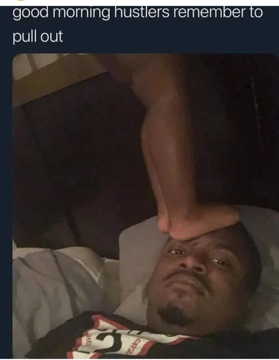 Phamily357_'s tweet photo. This is why you pull.out B cause this waking up with a mf feet on ya head ain't it.. #Fuckdemkids #badmfs https://t.co/RibwlfuUiy