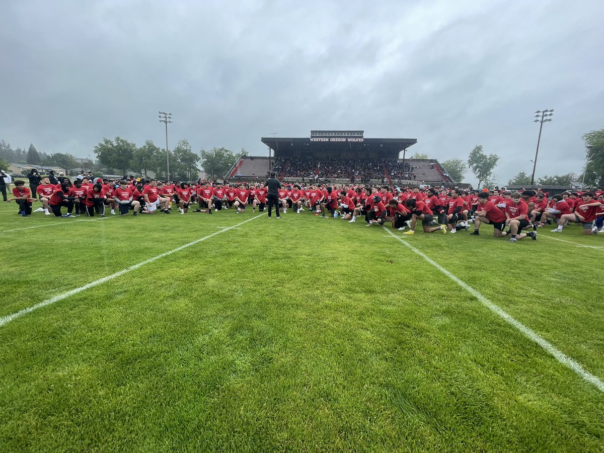 THENWSHOWCASE's tweet photo. Thank to all the players and coaches that made it out to Western Oregon University! Easily the best and biggest showcase on the west coast!
Thank you @CoachDanLanning & @Coach_Smith for speaking before the event. #NWSHOWCASE https://t.co/naUgSKp6zX