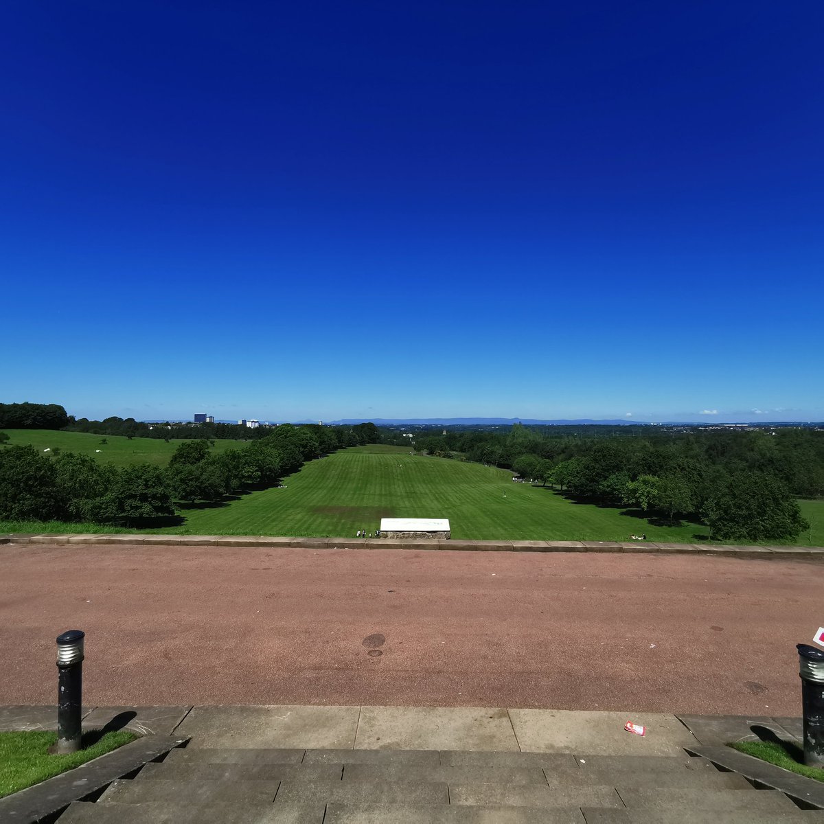 DarkinsHistory's tweet photo. Visiting #Chatelherault today, a stone's throw from Cadzow, as mentioned in the back story legend of Glasgow's crest and the c.6th King of #AltClut, Rhydderch Hael. Fascinated to be able to see Ben Lomond clearly in the distance. 'Lomond' is 'beacon' in the Old Welsh of the (1/6) https://t.co/yvDkmbI11N