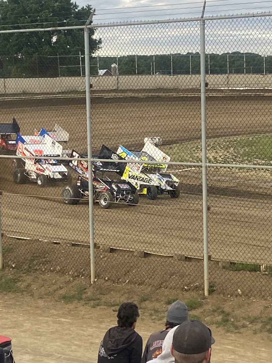 usmcbmg's tweet photo. @TJacobs3J rooster tailing his way his way to a heat race win #dirttrackracing #Bigtime https://t.co/R6noDYenzq