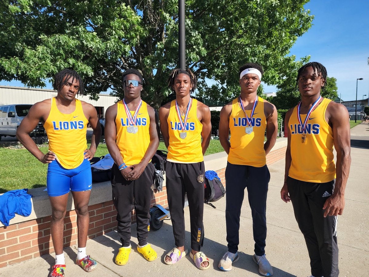 📢 Back2️⃣Back Ohio State Runner Up Champions 🏆 

The 4x200m Relay of <a href="/thomasnewby4/">big$g</a> <a href="/maxbc8_/">Maxwell Cummings</a> <a href="/MakaiS_6/">Makai “Showtime” Shahid</a> <a href="/tristin_CF/">Tristin cook fisher</a> <a href="/Romearo3/">Romearo Wells⭐️</a> for a second straight year are your Ohio State Runner Up Champions with a time of 1:26.56🔥 🥈 #LEAP <a href="/GLHS_Athletics/">Gahanna Lincoln Athletics</a>
