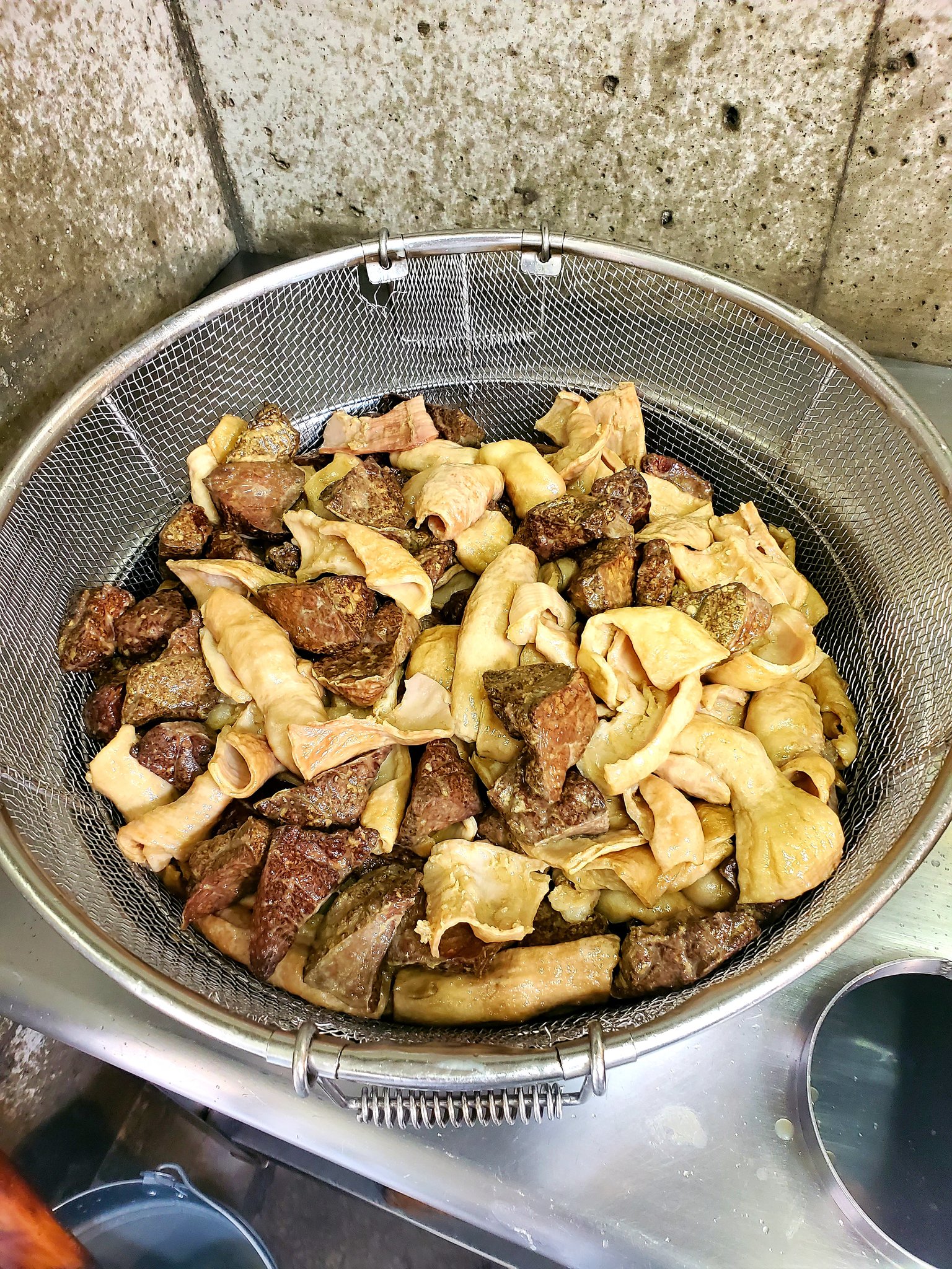 たけるんイリカス工房 おはようございます 本日は出来立てイリカスの店頭販売日です ご予約枠まだ空きがございます 限定で本日分製造分を冷蔵真空パック 450g入 にて全国発送も可能です 月末はお隣の香川県へ配達販売も検討中です ご注文お