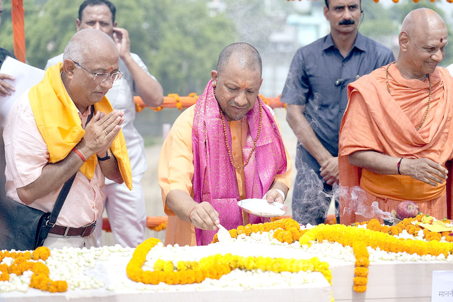 ShivamR19287661's tweet photo. HAPPIEST BIRTHDAY TO THE MOST POWERFUL DYNAMIC LEADER OF UTTAR PRADESH #YogiAdityanath #yogiadityanathbirthday #yogibaba #HappyBirthdayYogiJi #favleader https://t.co/2huW1hLT4Q