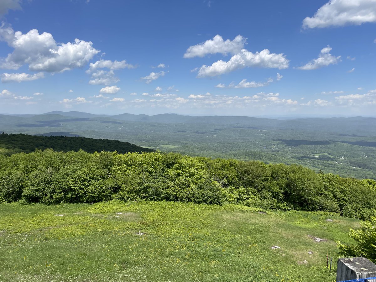 Let #VT #NH hiking season commence! <a href="/hiking/">Tweeps who hike.</a> ⁦<a href="/BromleyMountain/">Bromley Mountain</a>⁩
