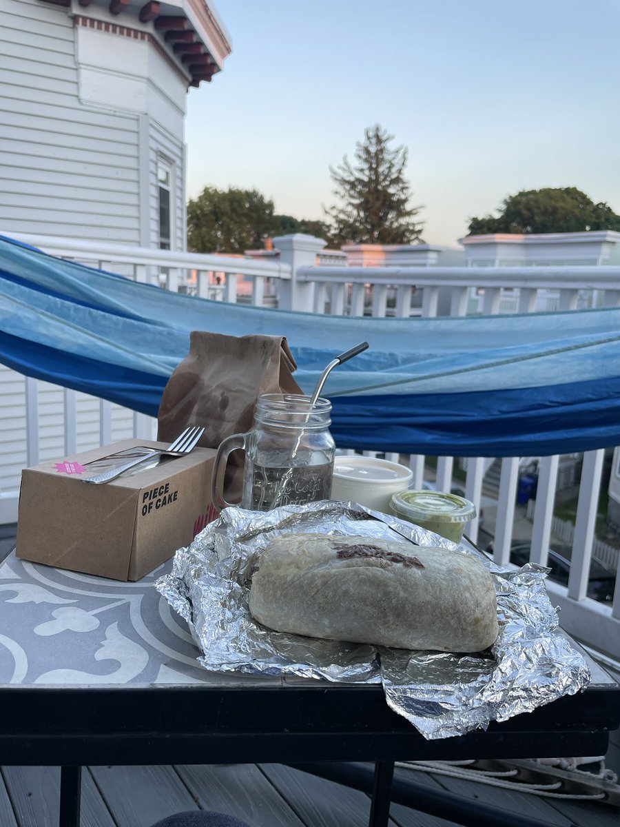 single20somthin's tweet photo. Well here it is. Officially have a boyfriend. Had a busy day at work… came home to dinner and dessert on my doorstep when he’s out of town. I can’t believe this is my life but I am very very happy. 🥰 https://t.co/UweCLI4CIs