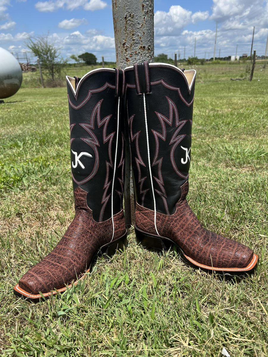 LylesBoots tweet media