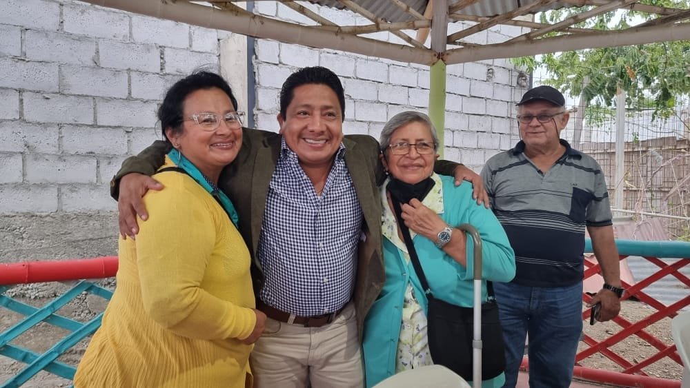 QUE BUENO TENER AMIGOS!!
En Brisas de Playas, reunión Positiva buscando los mejores resultados pero sin prepotencia y sin rencor.
Cuenten conmigo Siempre ❤.
#GobiernoDelEncuentro <a href="/LassoGuillermo/">Guillermo Lasso</a>