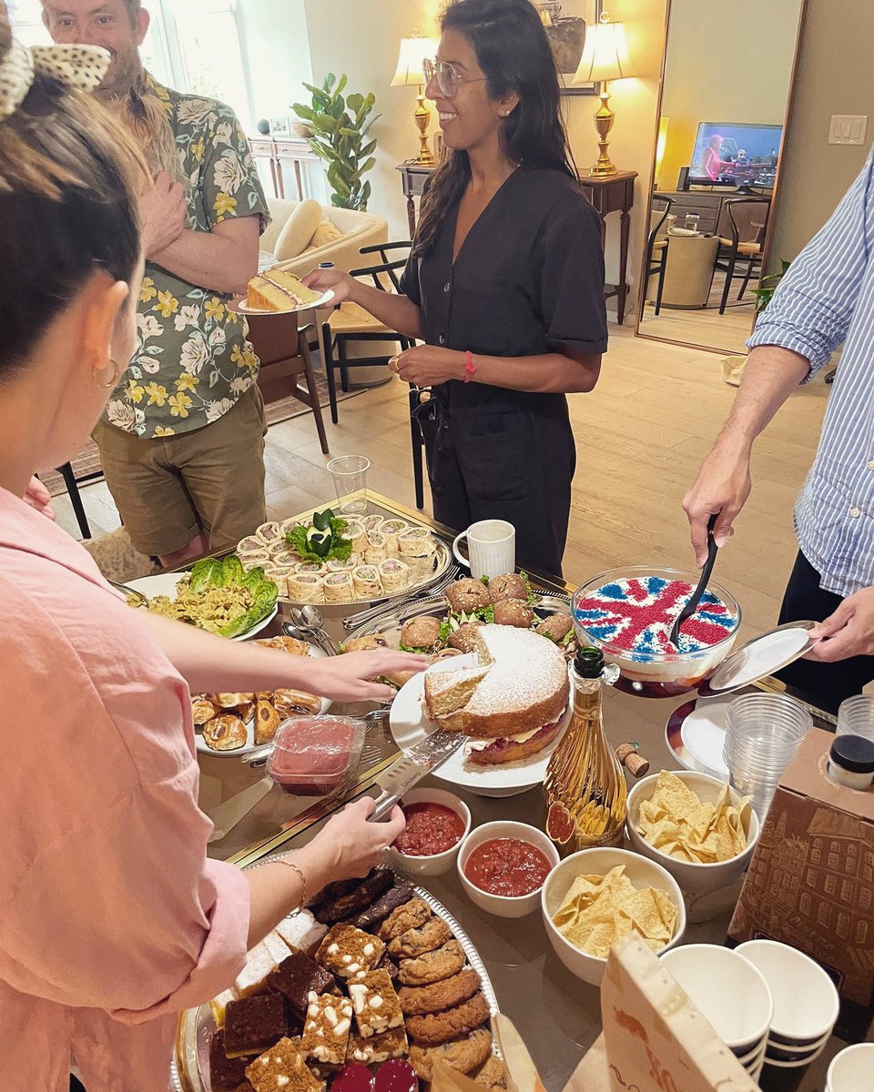 I’d say we smashed it 💫❤️🍰🇬🇧🫖 #PlattyJoobs #weho