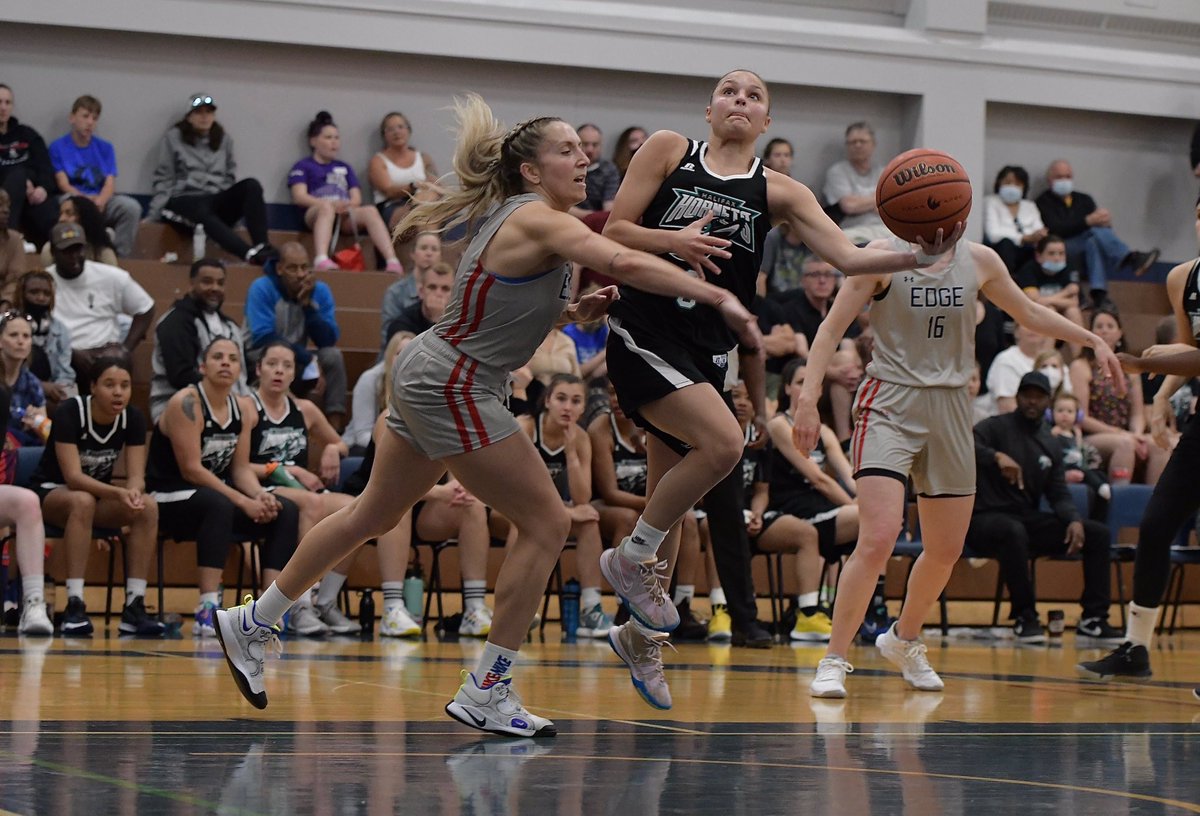 DWinston_Photo's tweet photo. Action shots from this afternoon between the @HfxHornets &amp; @windsor_edge!!🏀 @the_mwba  @WeTheEast2 https://t.co/CZwbU8z2jP