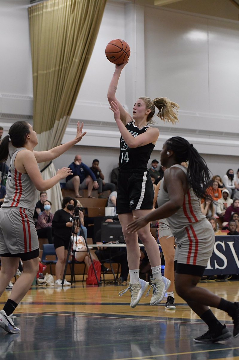 DWinston_Photo's tweet photo. Action shots from this afternoon between the @HfxHornets &amp; @windsor_edge!!🏀 @the_mwba  @WeTheEast2 https://t.co/CZwbU8z2jP