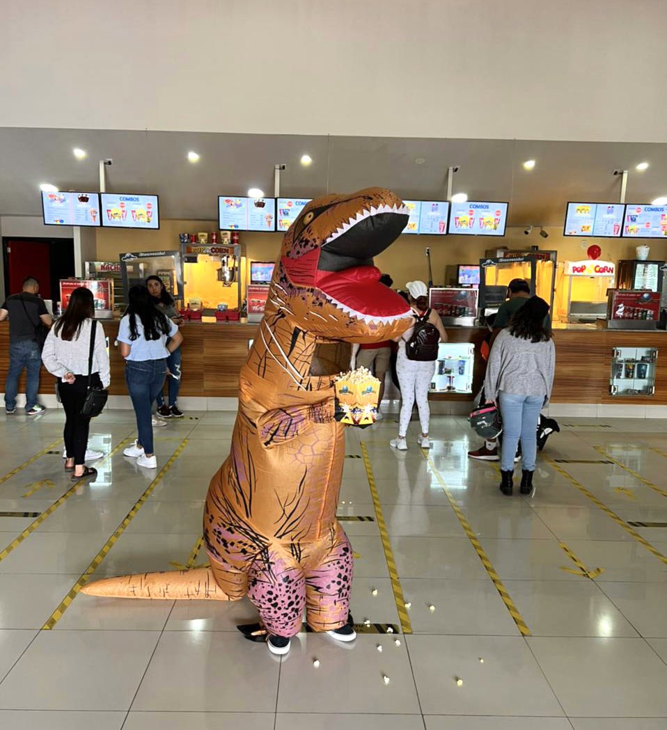 mscinemas's tweet photo. Los expertos saben dónde se vive la experiencia del cine!! 😎🤙🏽🍿🦕🚀
¡Gracias por visitarnos, RAWR! 🦖💥
#JurassicWorldDominion #MovieSpace 🚀 https://t.co/JHJmRDtqwa