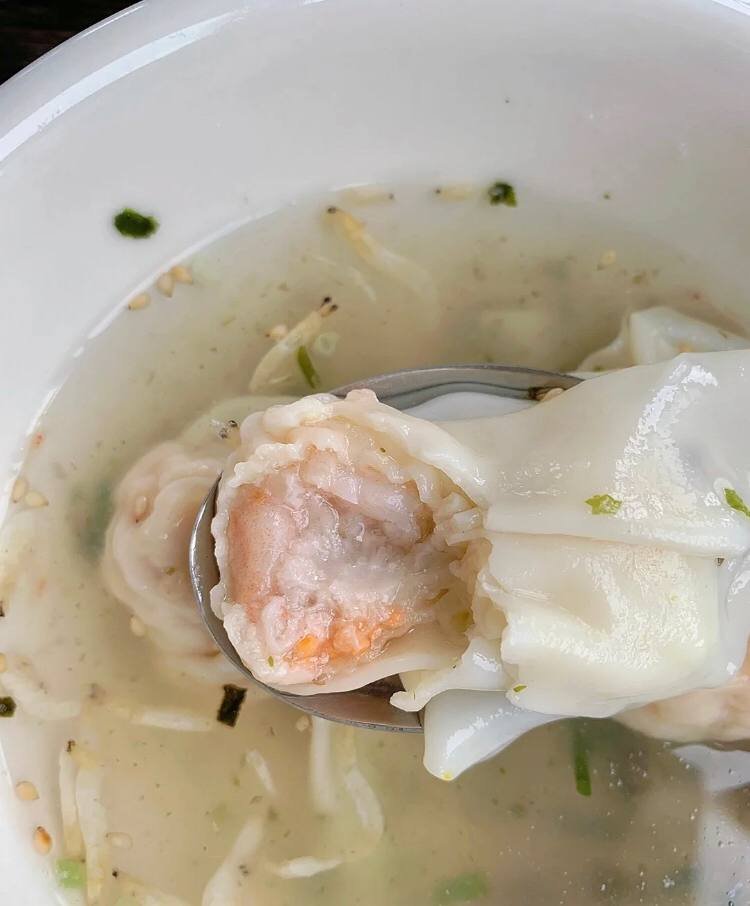 DonnaOPV's tweet photo. Share today's breakfast, shrimp wontons, kiwi fruit, boiled eggs, a cup of American style coconut green. https://t.co/ndB36CG4Gh