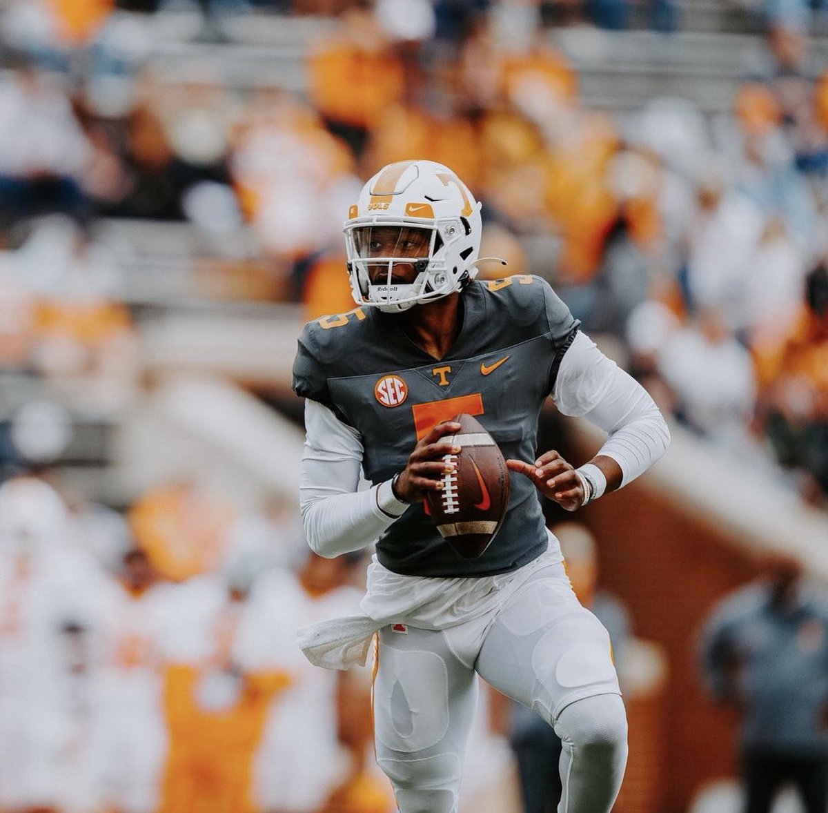 BLESSED TO RECEIVED AN OFFER FROM THE UNIVERSITY OF TENNESSEE 🟠⚪️⚫️ #GBO🍊 <a href="/HocoRecruits/">HOCO Football Recruits</a> <a href="/BearDownHOCO/">HOCO FOOTBALL</a> <a href="/JeremyO_Johnson/">Jeremy Johnson</a> <a href="/CoachEdwards10/">Jeremy Edwards</a> <a href="/CoachHalzle/">Joey Halzle</a>