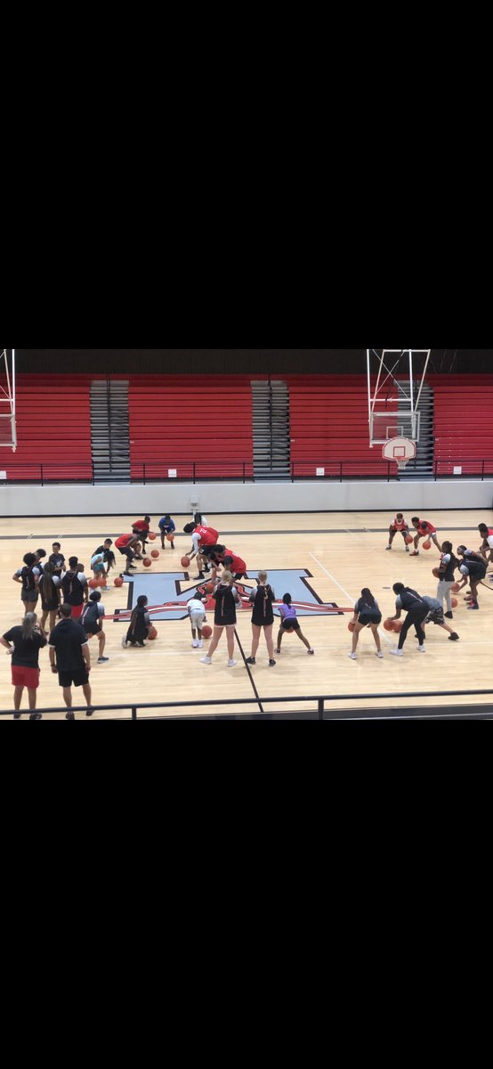 We had a great time partnering with <a href="/MarshallMavsWBB/">Lady Mavs Basketball</a> this past Wednesday &amp; Thursday pouring into some of the young athletes of Marshall. It was a time of both fellowship and development. 🤘⛹️‍♂️⛹️‍♀️🏀