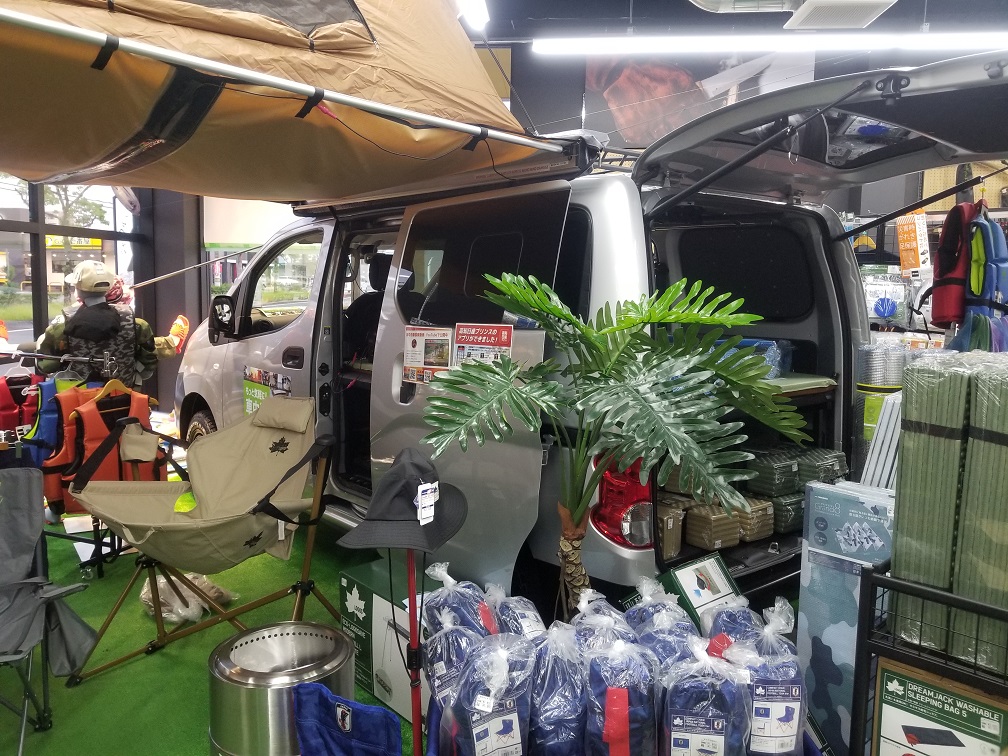 Prince_Kochi's tweet photo. 先月オープンの『jungle #workway』さん。#キャンプ 用品などを扱われている関係で、弊社のNV200 #車中泊 仕様車を売り場に展示させていただいております😃
そう、先日 #らんたいむ さんがソロキャンプに使った模様がyoutubeにアップされている車両です🏕️間近で実物を見るチャンスです!
#ワークウェイ https://t.co/dSyUlhhlKo