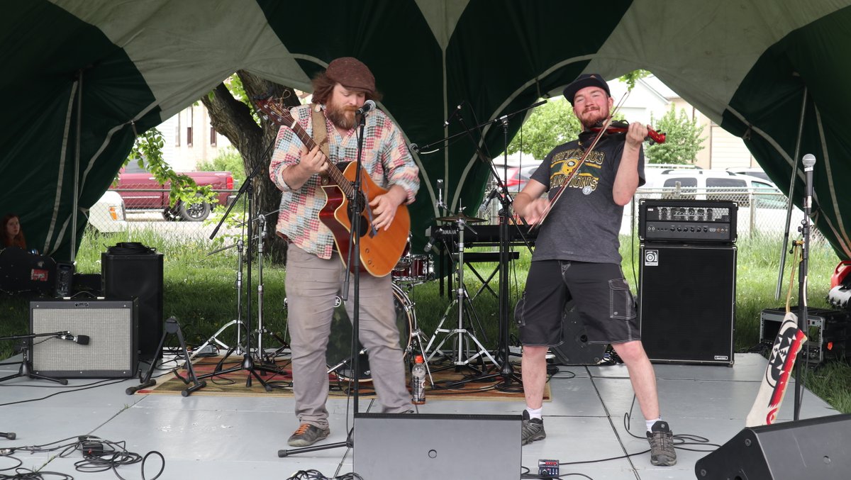 A few shots from @heartcityfest this afternoon, featuring art, spoken word, and lots of music! The fun continues tomorrow from 12-5 at Giovanni Caboto Park. 
--
#yeg #yegdt #yegfestivals #heartcityfest #mccauley #boylestreet #LittleItalyYEG