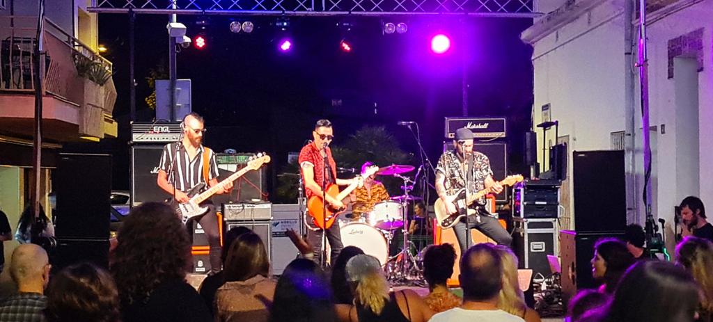 Valientes al ataque...<a href="/Desvariados/">Desvariados</a> llenó de R'n'R la 2°edición del 98 Octans Party #Calafell! 
Yeahhhhhh🤘😎

#Desvariados #LiveCalafell #Bumpers #ItsOnlyRnRPeroNosEncanta