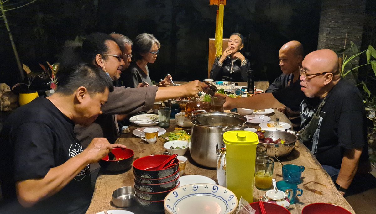 Mohon doa teman2, Senior kita, Kang Donny Suhendra sedang dirawat di RSPI.
Kami sbnernya lagi ngerjain music project CREDO bersama Kang Donny yg rencananya tgl 16 Juni nanti live mini concert.
mudah2an KD sgra pulih.
Cc <a href="/AdibHidayat/">Adib Hidayat</a> <a href="/otongkoil/">OTKOiL</a> <a href="/piyu_logy/">P I Y U</a> <a href="/pongkibarata/">Pongki Barata</a> <a href="/RoninBazz/">Rindra Noor</a>