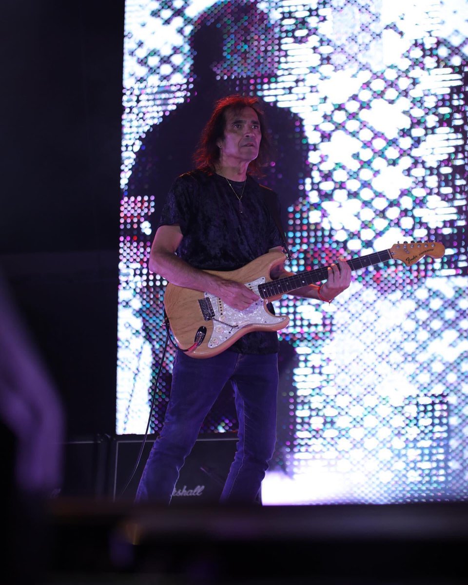 Reventa21's tweet photo. 💥💥#R3venta2 💥💥
@EnanitosVerdes1 dando cátedra de rock en @tecatelocation
🤟🏽🔥🤟🏽
#enanitosverdes #tecatelocation #tecatelocationmexicali #california #r3venta2 #live #music #festival #2022 #photoshoot #concierto
#cantante #artistphotographer
📸 #ElfegoBecerra https://t.co/iP5682jqDw