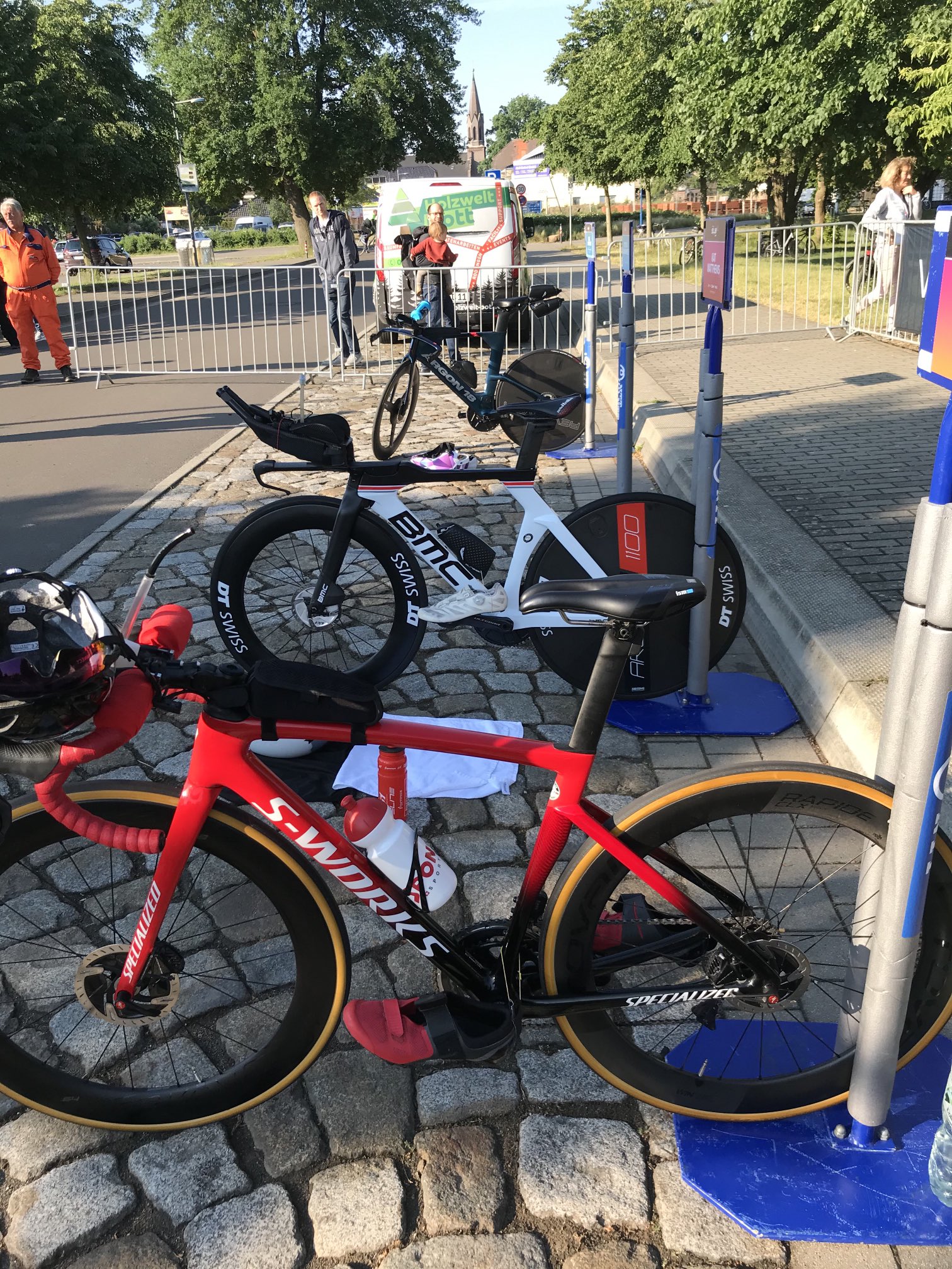 Tim Heming on X World s smallest T1. Spirig on a road bike. Blummenfelt s Cadex too ugly to rack. sub7sub8 https t uhTzhbHcPK X