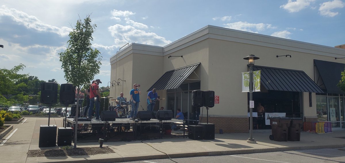 Dee Stone tweet media