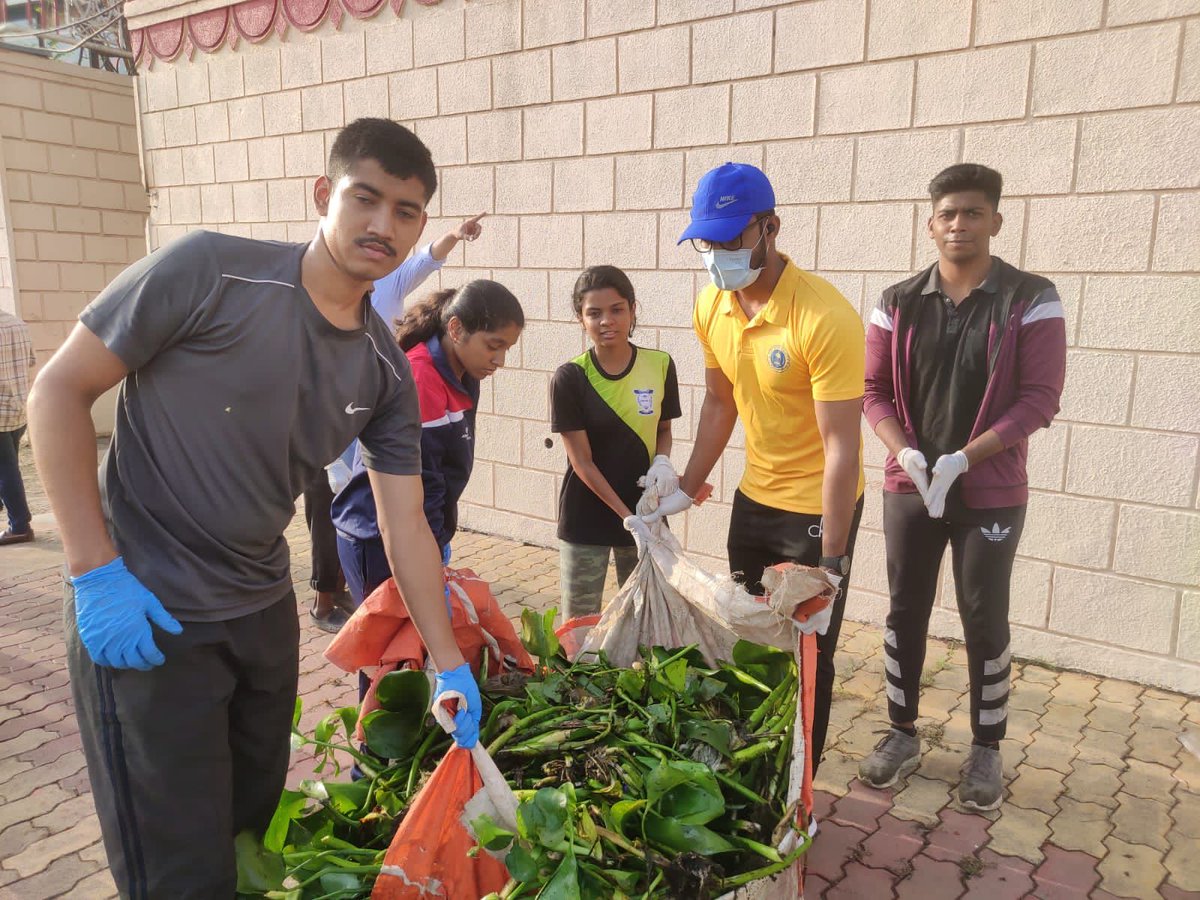 ncc_dte's tweet photo. #worldenvironmentday #swachhthaabhiyaan #caringfornature #environmentprotection.
Cdts of ex NCC Gp Pune participated in #swachhabharatabhiyaan. Cleaning Drive of River Mula Mutha was undertaken by the Cdts of MIT -ADT Loni. A Message for Environmental Protection was given out. https://t.co/nzchMjGxhp