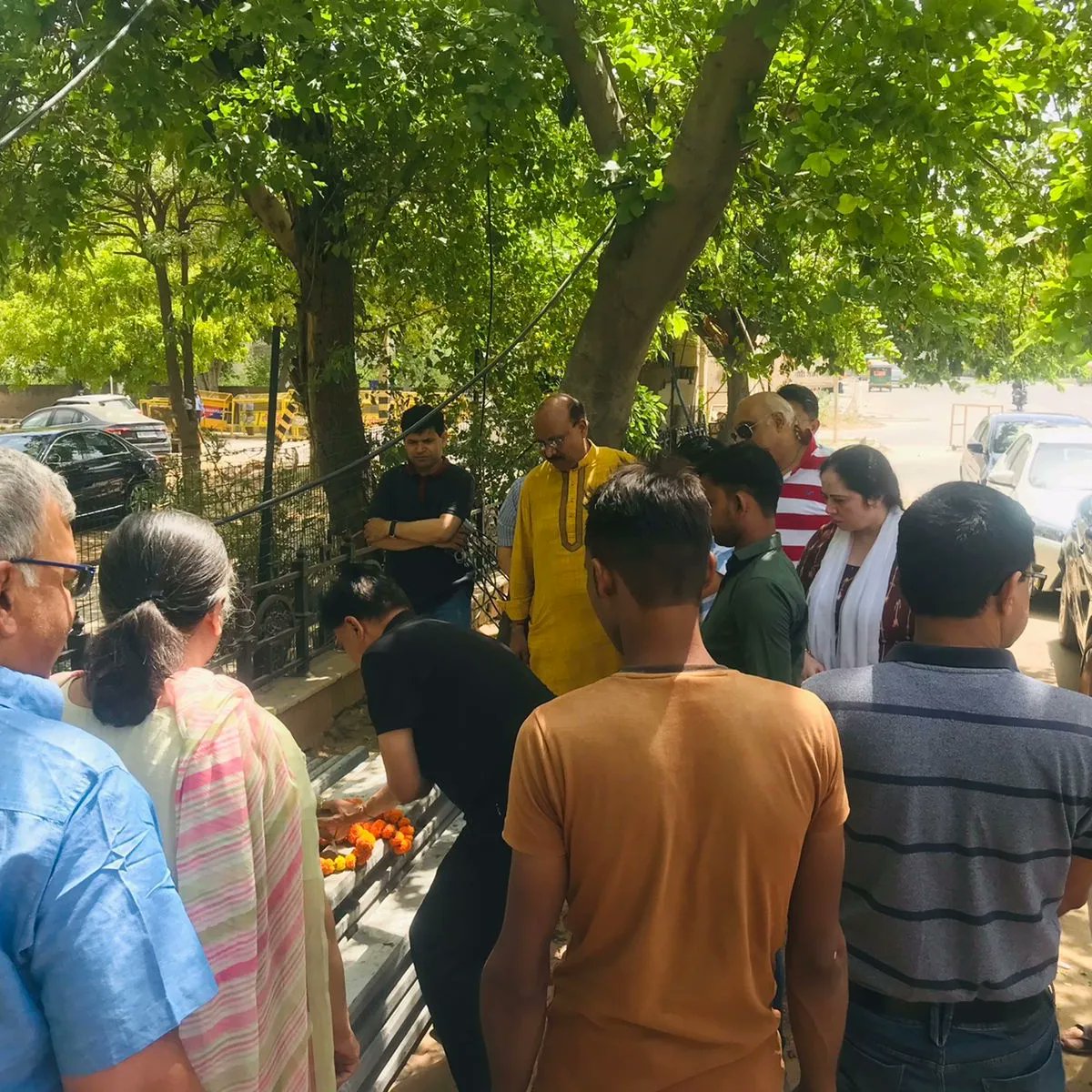 RatheeRama's tweet photo. Today, Boundary wall along the J- Block MG Road was inaugurated.
The boundary wall work was awarded to a contractor by MCG.
This will surely strengthen the security of DLF Ph-2 residents. Thanks to all the residents who attended the Program.
#Ward_34 #Gurugram https://t.co/C3ABz3Qg0K