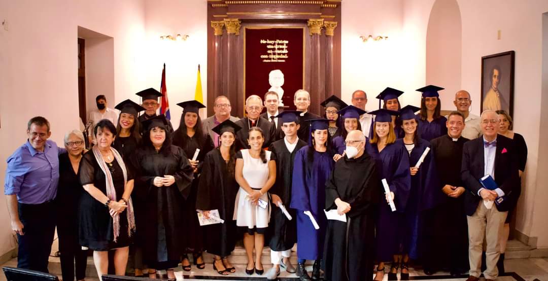 IEEPFV's tweet photo. Solemne Graduación y toma de posesión del nuevo Presidente del @IEEPFV

https://t.co/UlJM4vJuzf https://t.co/J6wgI4boaB