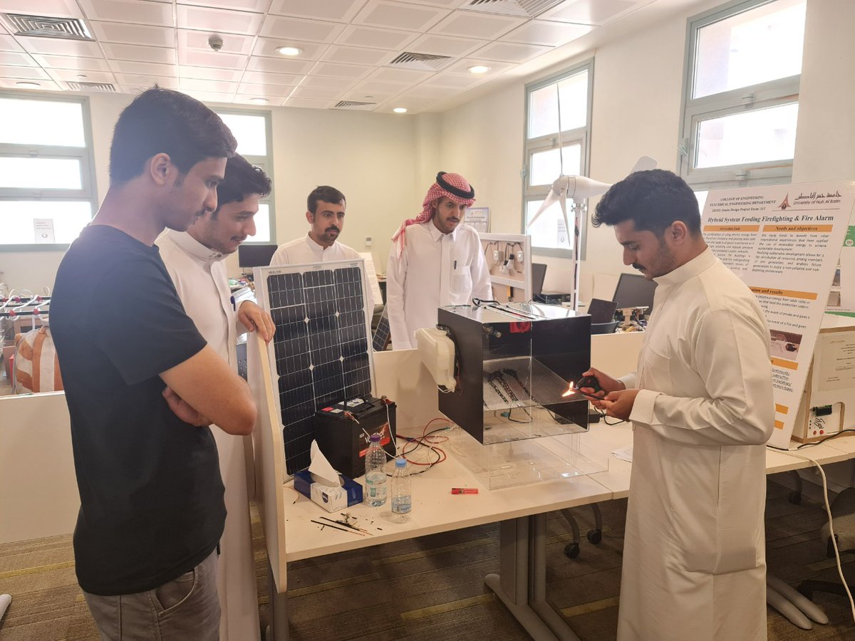 UHB_University's tweet photo. قام سعادة عميد كلية الهندسة ووكيل الكلية للشؤون الأكاديمية، بزيارة طلاب قسم الهندسة الكهربائية في #جامعة_حفر_الباطن، للاطلاع على مشاريع التخرج، حيث استمعوا خلال الزيارة إلى شرح مفصل عن المشاريع المقدمة، وقد أثنيا على ما قدموه الطلاب من مشاريع حديثة ومتنوعة اتسمت بالتميز والابتكار https://t.co/C8iT3RqSuU