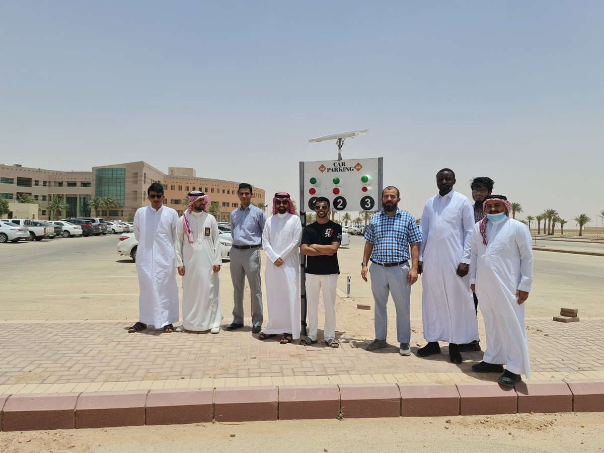 UHB_University's tweet photo. قام سعادة عميد كلية الهندسة ووكيل الكلية للشؤون الأكاديمية، بزيارة طلاب قسم الهندسة الكهربائية في #جامعة_حفر_الباطن، للاطلاع على مشاريع التخرج، حيث استمعوا خلال الزيارة إلى شرح مفصل عن المشاريع المقدمة، وقد أثنيا على ما قدموه الطلاب من مشاريع حديثة ومتنوعة اتسمت بالتميز والابتكار https://t.co/C8iT3RqSuU