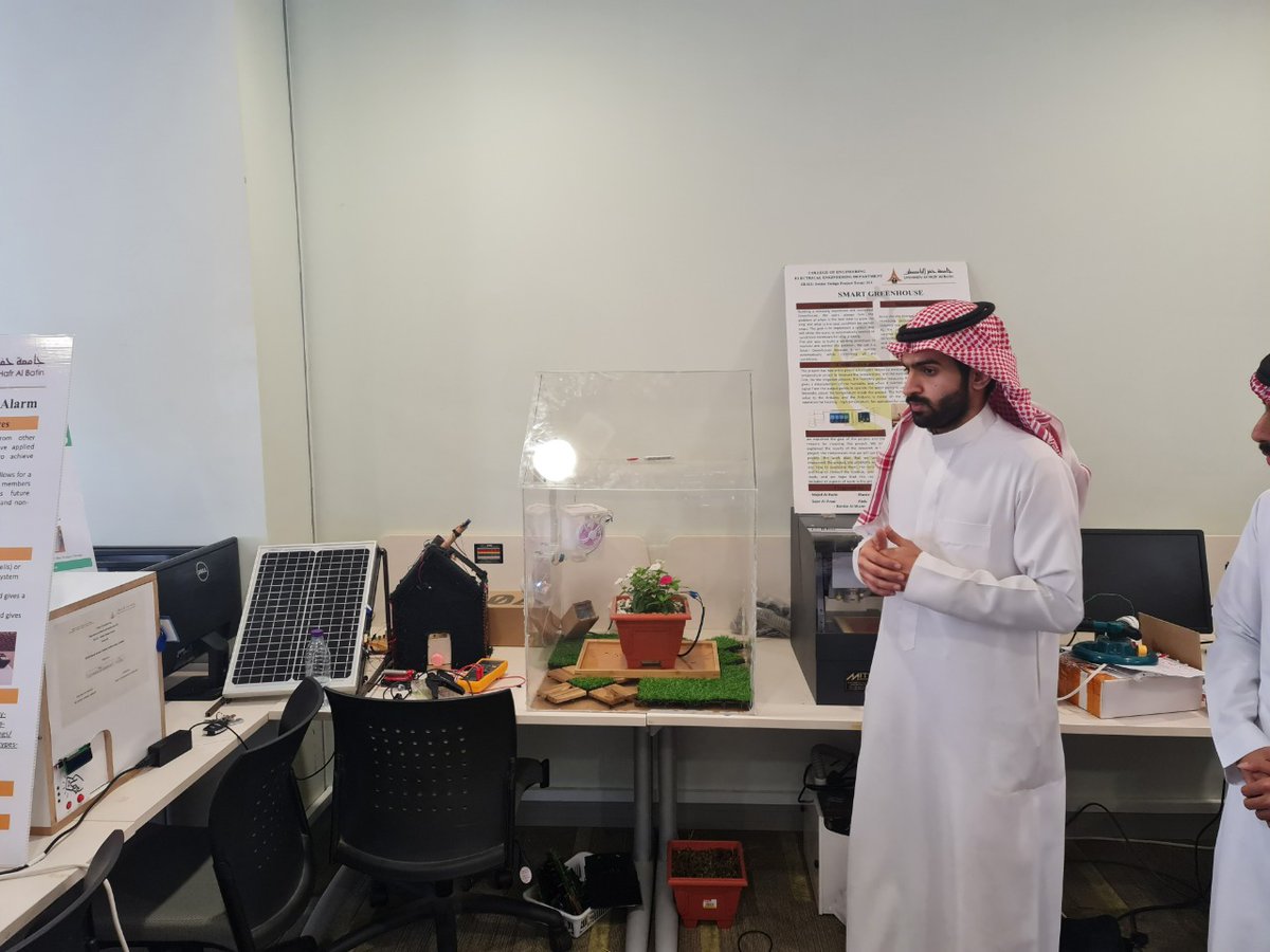 UHB_University's tweet photo. قام سعادة عميد كلية الهندسة ووكيل الكلية للشؤون الأكاديمية، بزيارة طلاب قسم الهندسة الكهربائية في #جامعة_حفر_الباطن، للاطلاع على مشاريع التخرج، حيث استمعوا خلال الزيارة إلى شرح مفصل عن المشاريع المقدمة، وقد أثنيا على ما قدموه الطلاب من مشاريع حديثة ومتنوعة اتسمت بالتميز والابتكار https://t.co/C8iT3RqSuU
